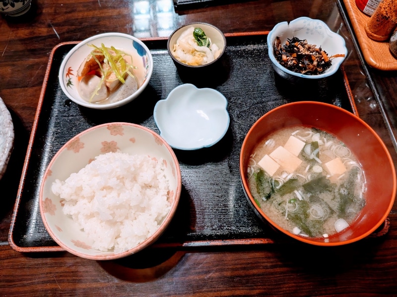 VILLA ORB近くの料理処でいただいた刺身定食