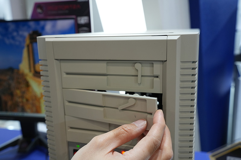 FLP01の時にレバーが欲しかったという意見があったことも確かだ