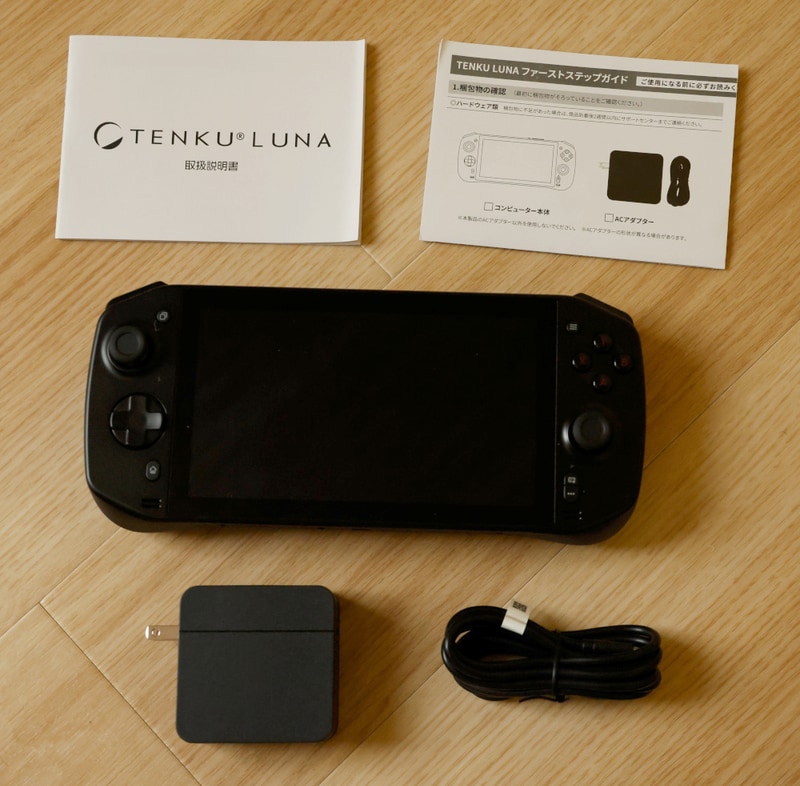 お借りした一式。電源アダプタは65W出力のもの。計測してみたところ、20Vで給電しているようだ