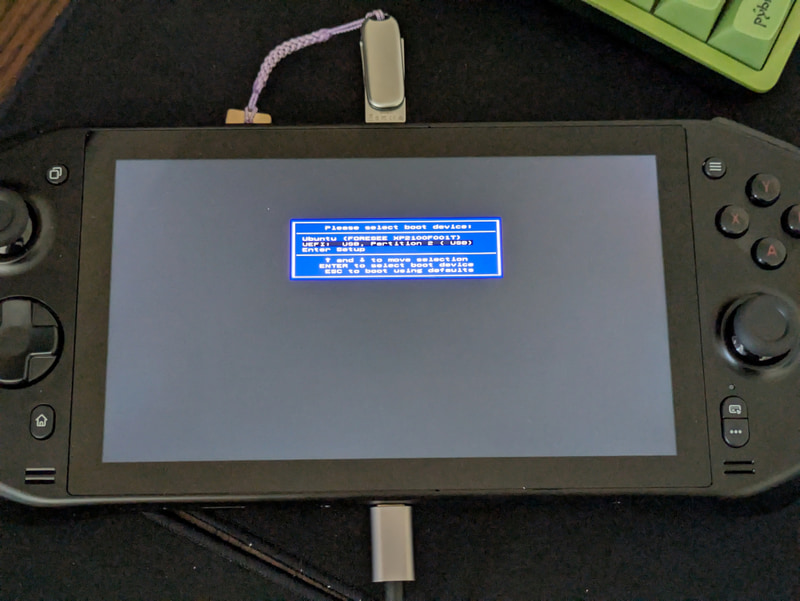 F12キーを連打で、ブートメディアの選択が出る