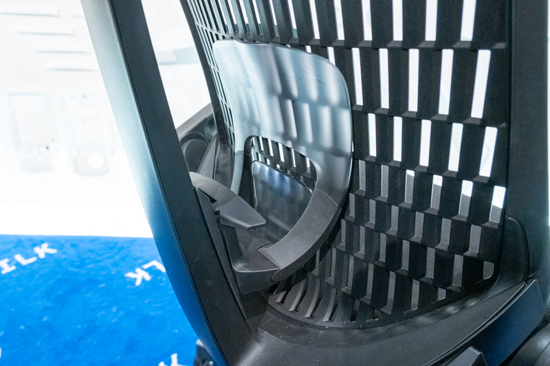 新設計のペルヴィス&ランバーサポート。2点で腰を支える