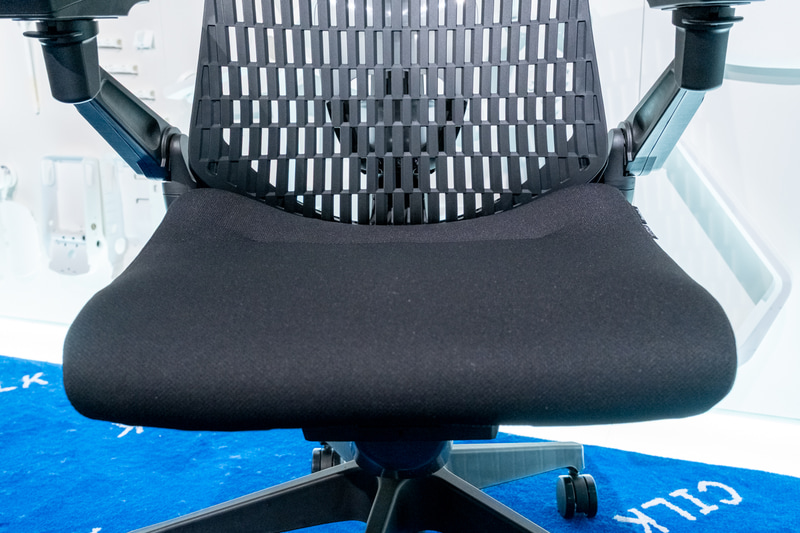 立体的な形状の座面