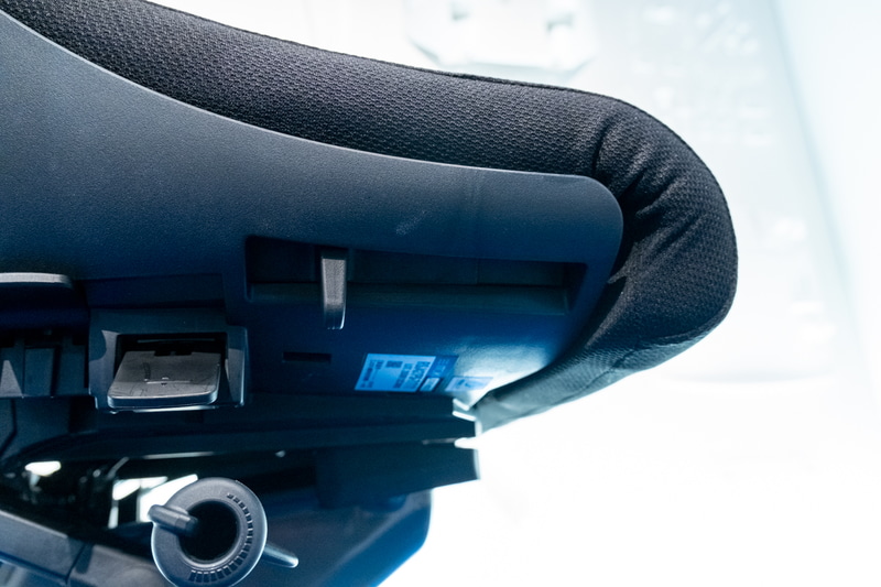 座面の前側の長さを変えられるスライドシート