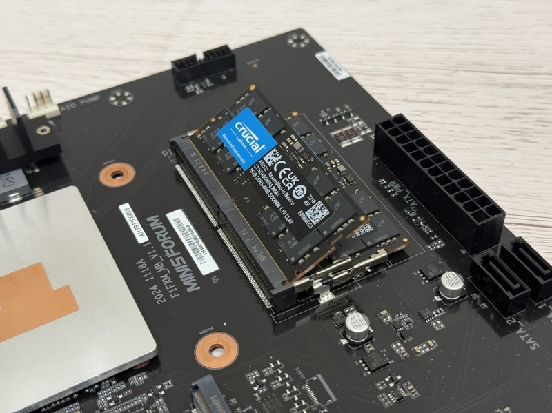 【写真11】メモリの取り付け