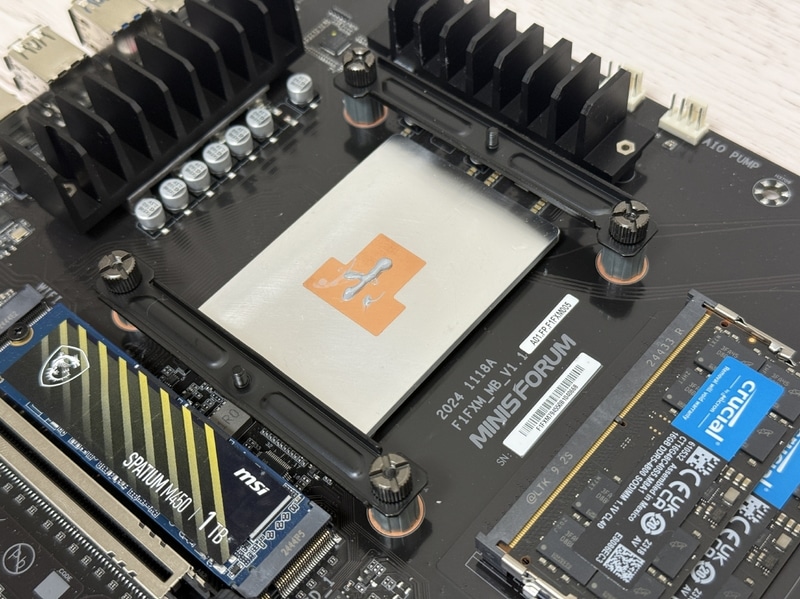 【写真13】CPUクーラーのブラケット取り付け