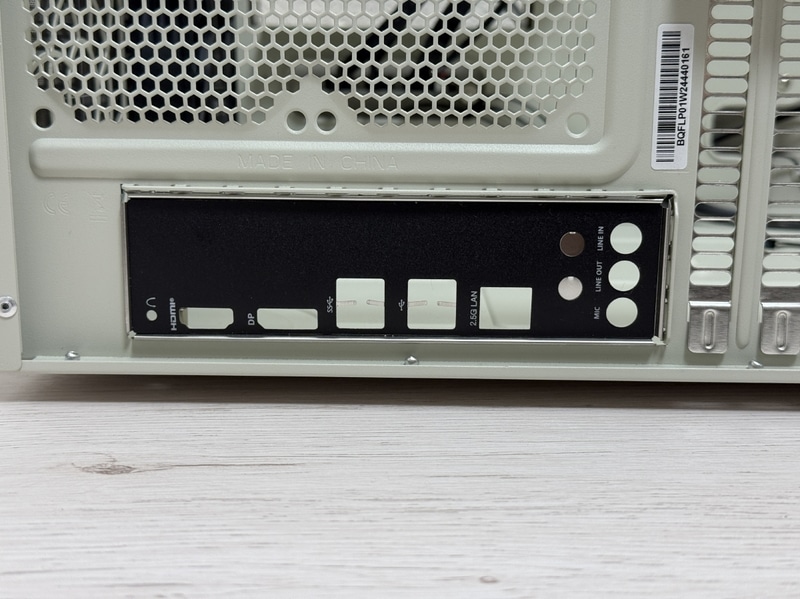 【写真15】I/Oパネル取り付ける