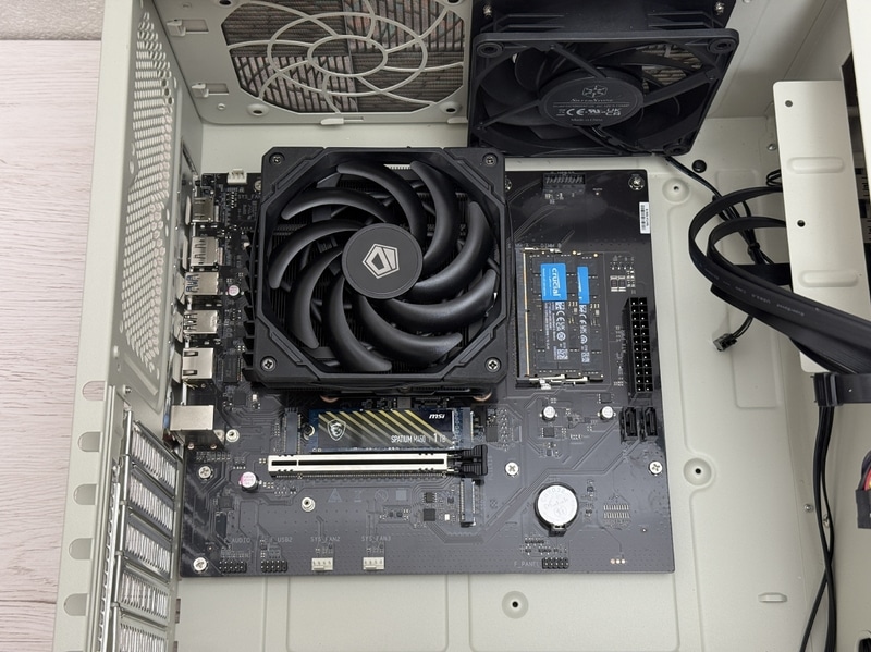 【写真16】マザー固定