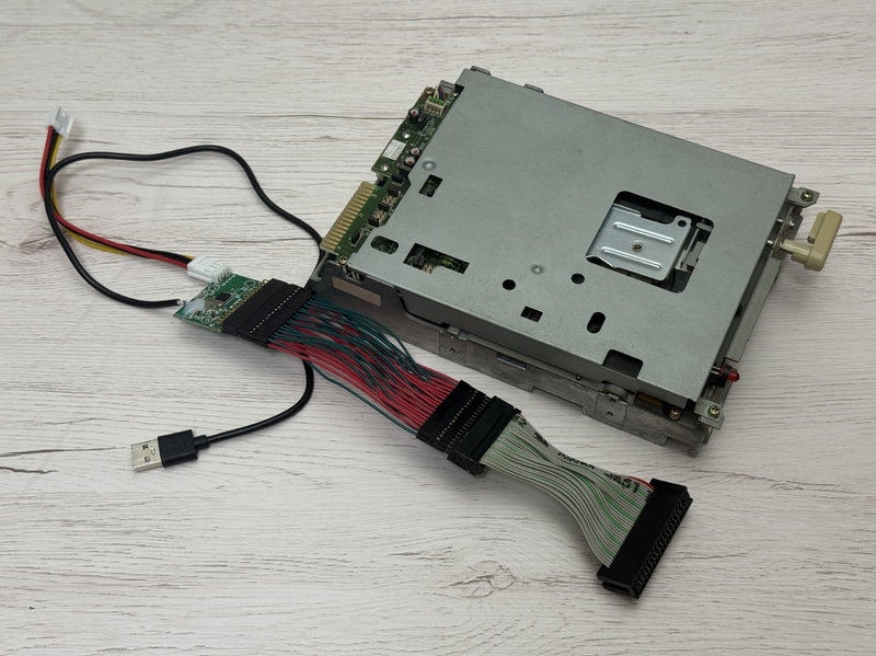 【写真21】ドライブとケーブル