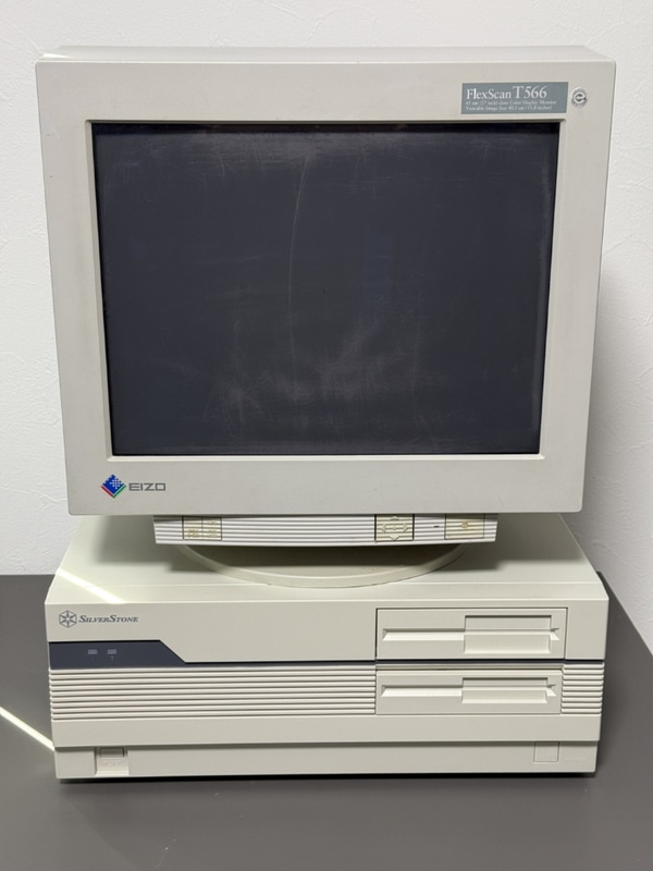 【写真24】モニター置いてみた