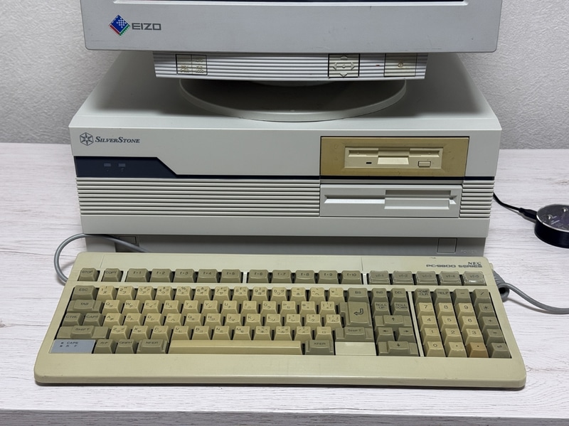 【写真26】すべて接続した状態を見てほしい。レトロなPCになったのではないだろうか