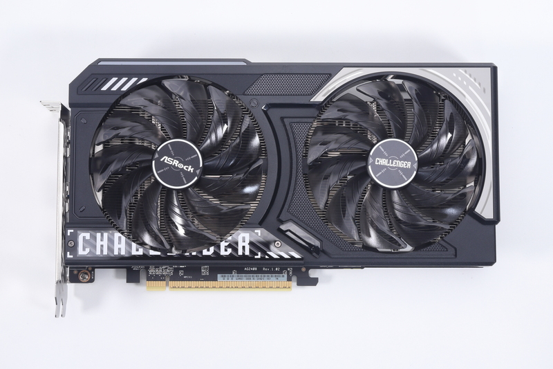 2基の冷却ファンを備えるGPUクーラーを搭載