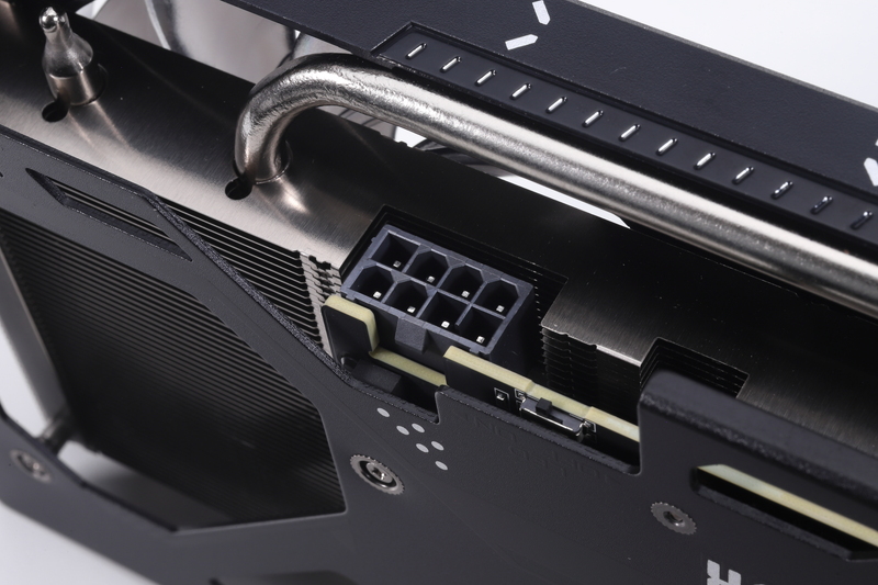 補助電源コネクタはPCIe 8ピン×1系統