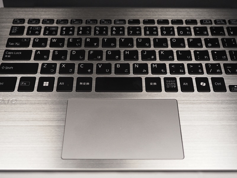 タッチパッドのサイズは105×60mm(実測)。反応が良く使いやすい