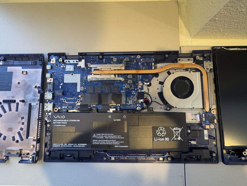 VAIO F14とVAIO F16は基板が共通化されているのでインターフェイスに違いはない