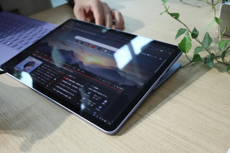 本体を大きく寝かすことができる