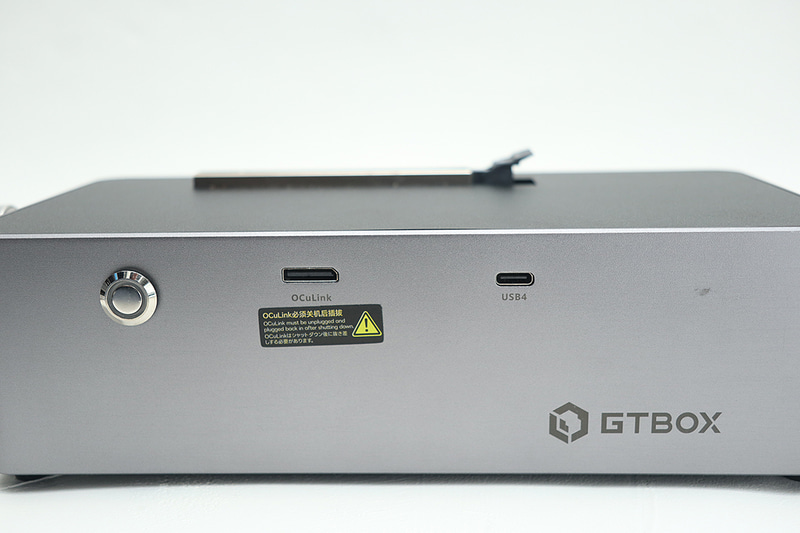 OCuLinkとUSB4の両方を搭載