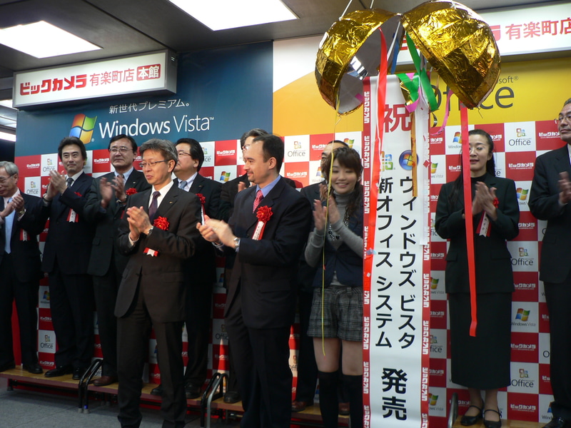 Windows Vistaの個人向け製品は2007年1月30日に発売。主要量販店の店頭では深夜0時からカウントダウンイベントが行なわれた