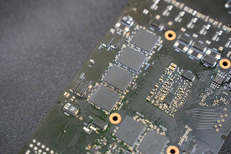 搭載メモリはK4ZAF325BC-SC20