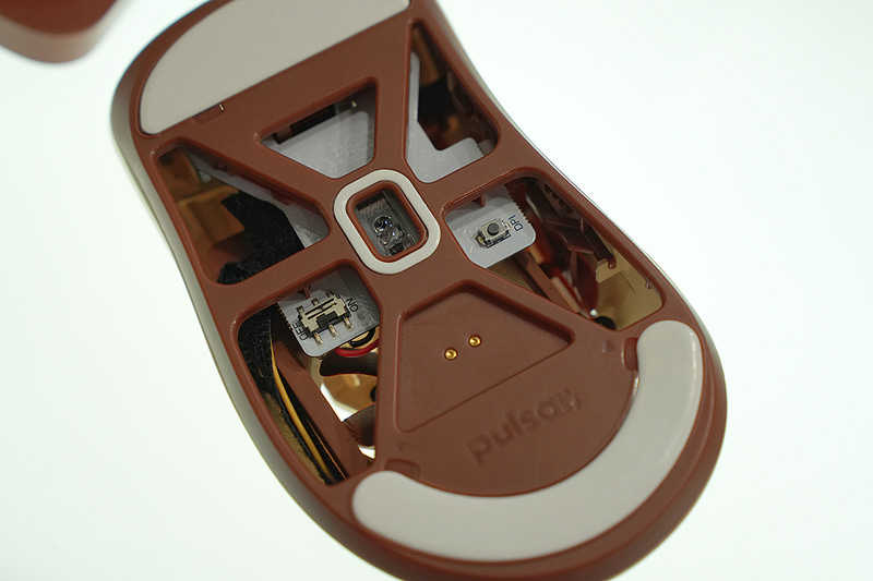 センサーやスイッチなど、元モデルのPulsar Feinmann F01と同じだ