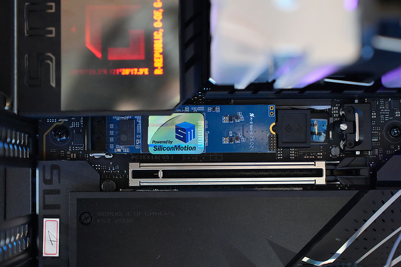 SM2504XTのライブデモで使用されていた基板。当然ファンレスだ