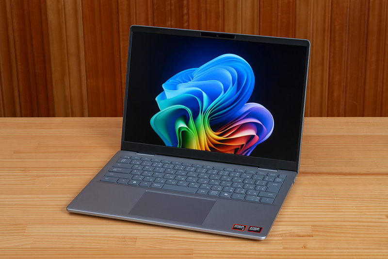 14型ノートPCの「<a href="https://www.dell.com/ja-jp/shop/dell%E3%81%AE%E3%83%8E%E3%83%BC%E3%83%88%E3%83%91%E3%82%BD%E3%82%B3%E3%83%B3/dell-14-plus%E3%83%8E%E3%83%BC%E3%83%88%E3%83%91%E3%82%BD%E3%82%B3%E3%83%B3/spd/dell-db14255-laptop?gacd=9683789-33654461-6140461-423385962-236584912&dgc=ba&dclid=CJ-bh8z5-Y0DFVxGwwYderUcpg&gad_source=7" class="n" target="_blank">Dell 14 Plus</a>」を購入。AMD Ryzen™ AI 7 350、メモリ32GB、SSD 1TB、Windows 11 Pro搭載のモデルで価格は24万7,900円だった<br><span class="fnt-75">※同じ構成でも価格は販売時期によって変わる可能性がある</span>