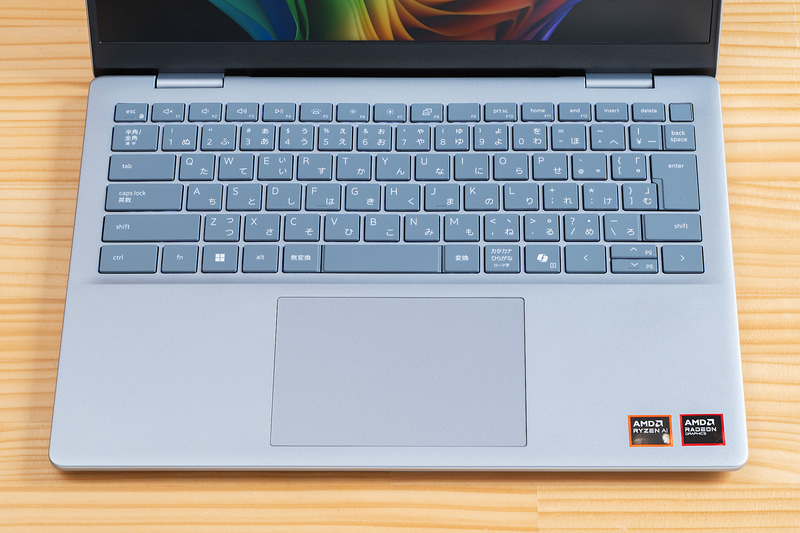 キーボード面もシンプルで落ち着いたデザイン