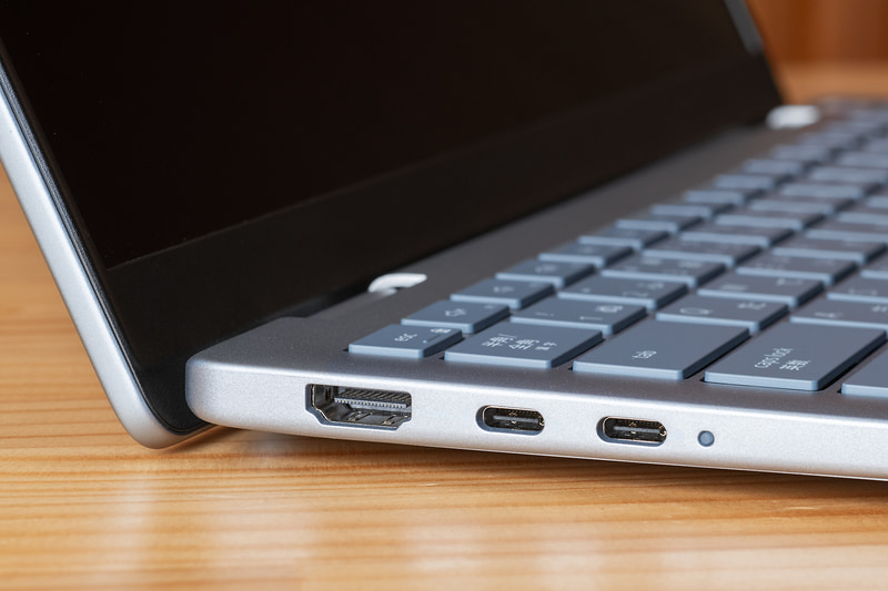 左側面にはHDMI出力と、USB 3.2 Gen 2 Type-Cが2基