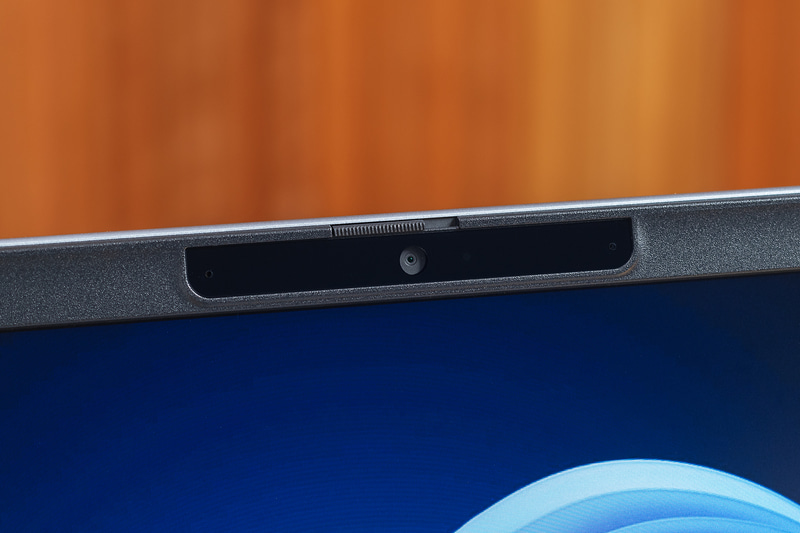 Windows Hello顔認証対応のWebカメラ。物理シャッターも備える