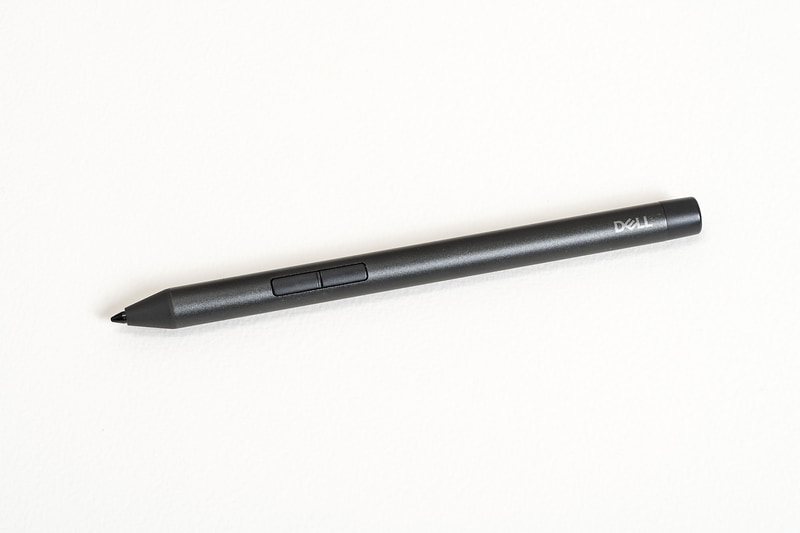 オプションでスタイラスペン「<a href="https://www.dell.com/ja-jp/shop/dell%E3%82%A2%E3%82%AF%E3%83%86%E3%82%A3%E3%83%96-%E3%83%9A%E3%83%B3-pn5122w/apd/750-adqv/%E3%82%BF%E3%83%96%E3%83%AC%E3%83%83%E3%83%88%E7%94%A8%E5%91%A8%E8%BE%BA%E6%A9%9F%E5%99%A8" class="n" target="_blank">Dellアクティブペン(PN5122W)</a>」も用意されている。価格は6,480円