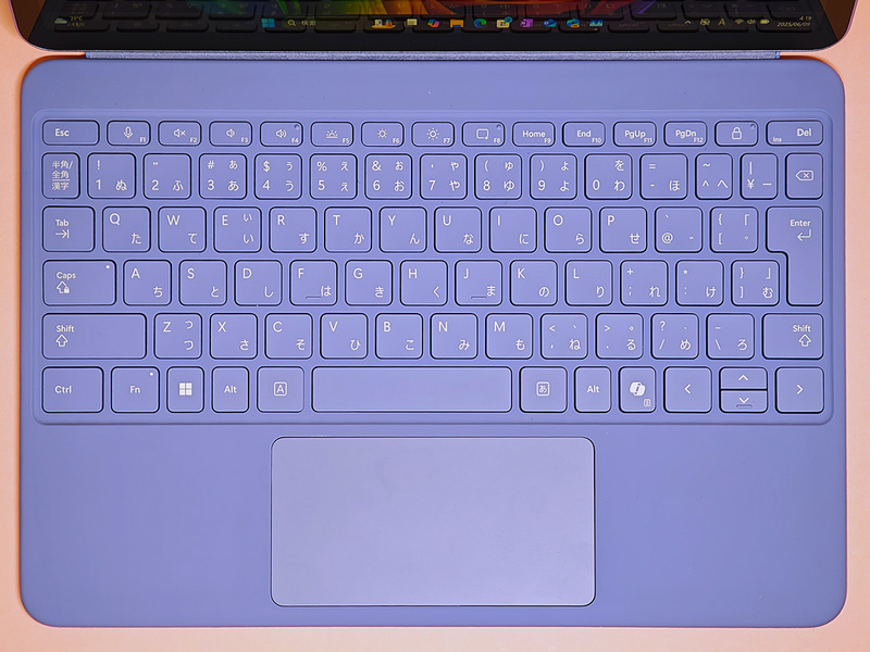 Surface Pro 12型のキーボード(別売)