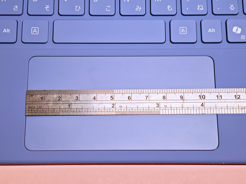タッチパッドは10.8x5.7mm