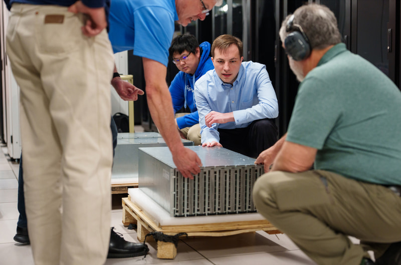 サンディア国立研究所でのインストール時の写真(Credit:Craig Fritz, Sandia National Labs)