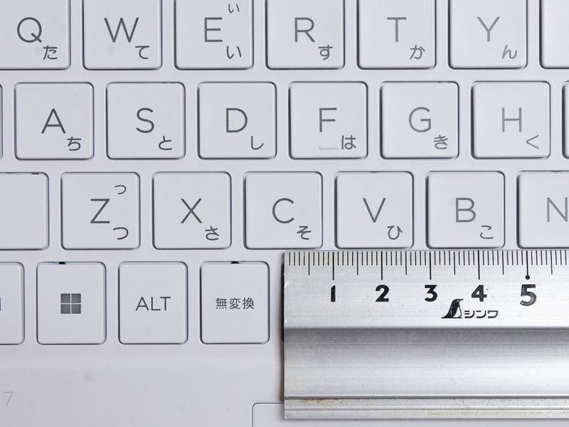 キーピッチは実測で約19mm