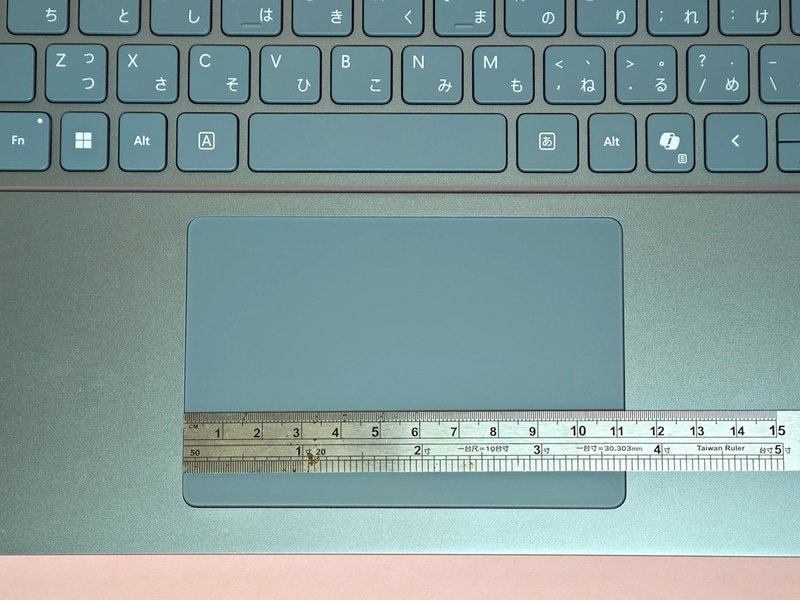 タッチパッドの大きさは11.2×7.5mm