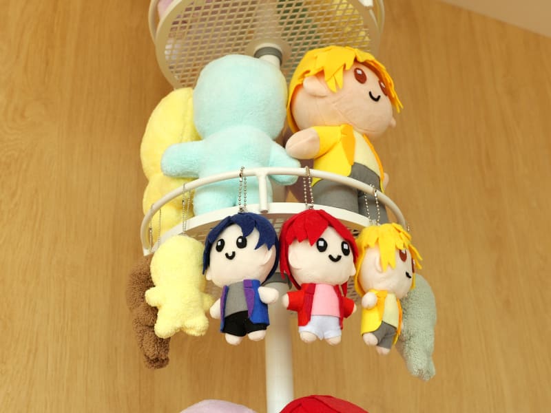 上面およびエンドバーにぬいぐるみを収納