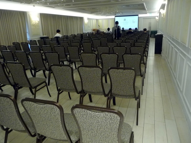 2025年6月9日に開催されたショートコースのデバイス・プロセス技術関連講座は、本会場とは別にサテライト会場が設けられるほどの盛況ぶりだった。写真はサテライト会場の様子。同日午前に筆者が撮影したもの