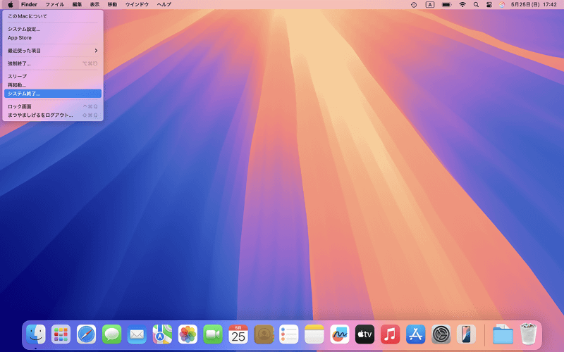 Appleシリコン搭載Macの場合は、Appleメニューから[システム終了]を選び、Macをシャットダウンします。Macがフリーズして操作できない場合は、電源ボタンを長押しして強制的にMacの電源を切りましょう