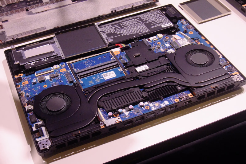 中央下部のフィン構造など、各所に工夫が見られる