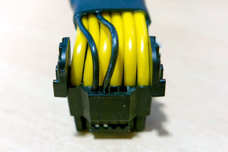 【写真14】幸いに簡単にカバーが外れたが、さてこれは正常と言い切れるだろうか？