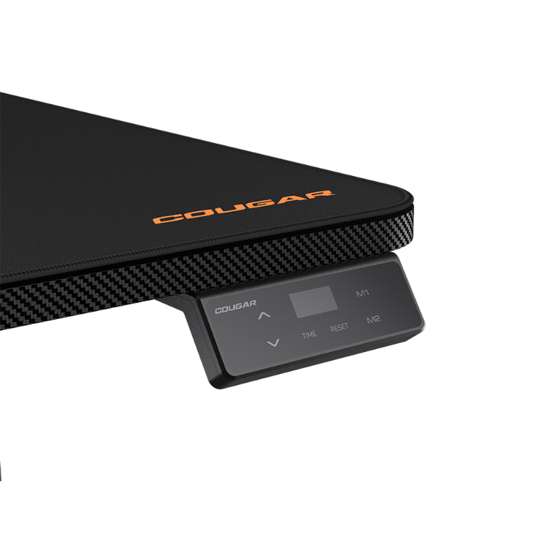 プリセット呼び出しボタンを備える操作系。デスク表面には天板と同サイズのマウスパッド