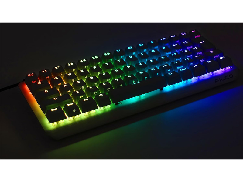 LED RGBを搭載し、暗闇でも光る