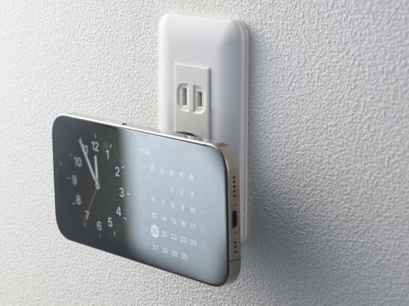 iPhoneをQi2で充電しているところ