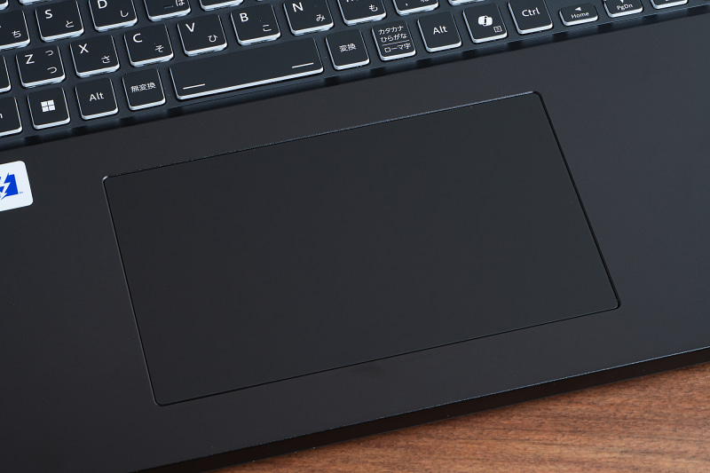 タッチパッドはかなり大型
