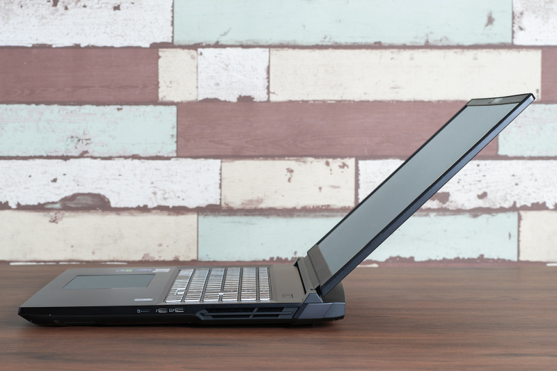 パネルはここまで開く