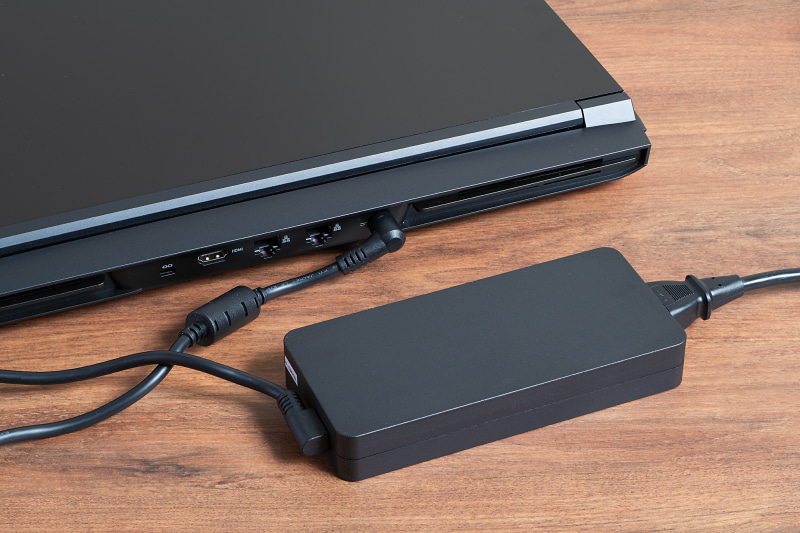 付属のACアダプタ