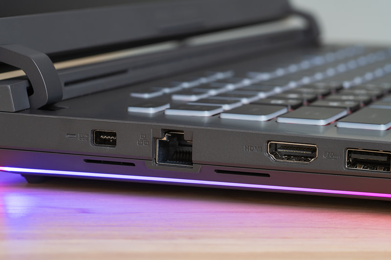 2.5Gigabit EthernetのLANポートとHDMI出力も用意