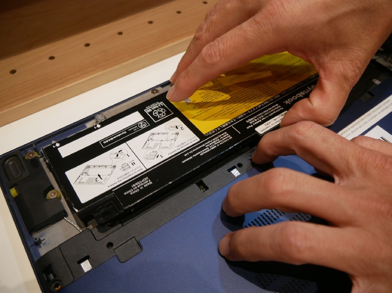 セルフ交換バッテリ機構を採用。自分で交換ができる