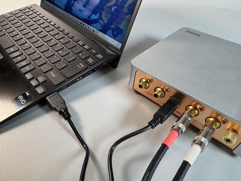 DS-DAC-10Rに付属するUSBケーブルでPCとDS-DAC-10Rを接続する