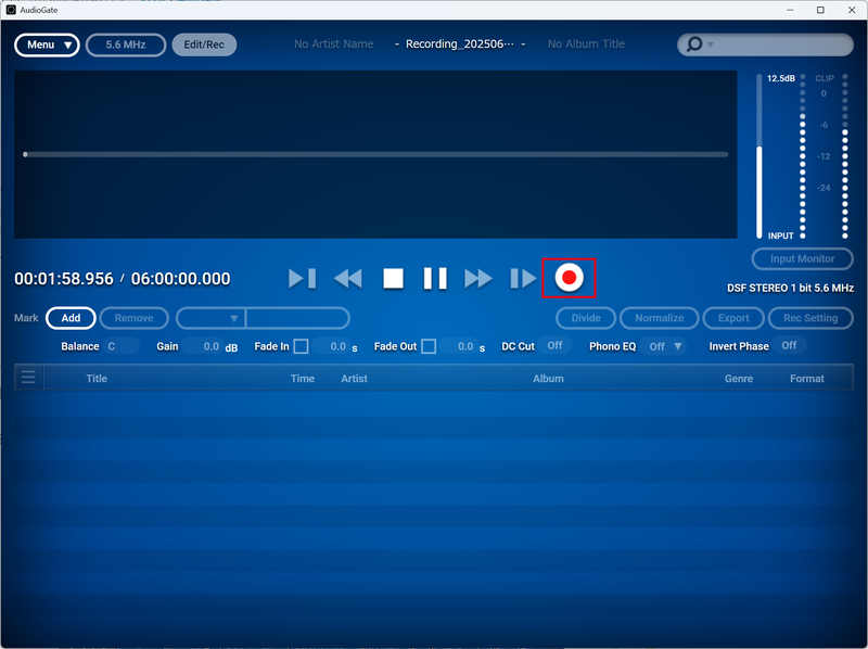 メイン画面中央あたりにある録音ボタン(赤丸が付いたボタン)をクリックした後、レコードの再生を開始する。これで録音が開始される