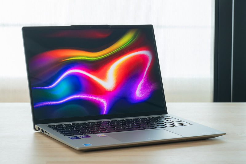 Swift Go 14はHシリーズのCPUを搭載するモバイルノート。見た目ではVおよびUシリーズを搭載する製品と変わらない